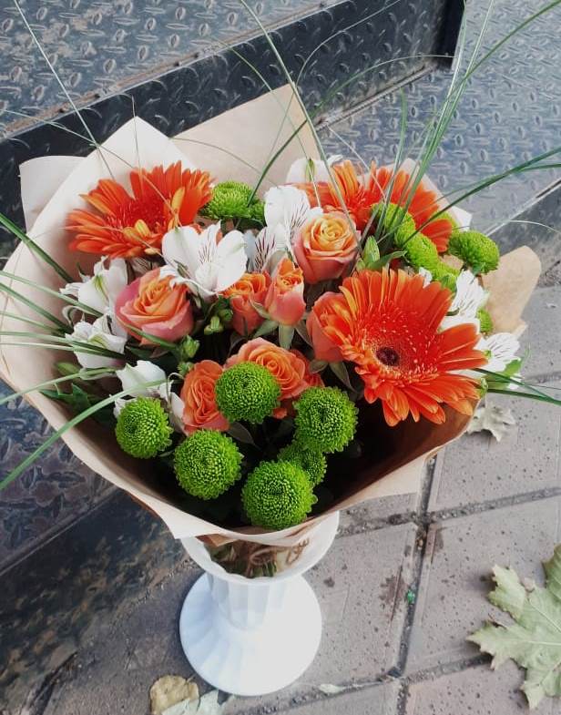 Букет цветов из: Герберы, Хризантемы, Альстромерии и Розы в Кингисеппе