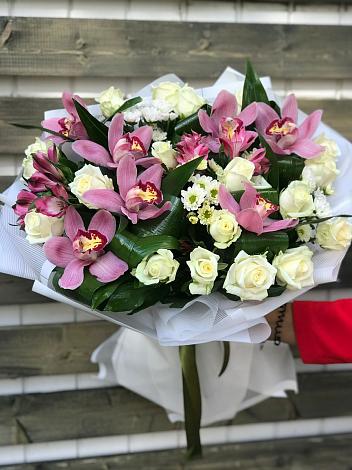 Букет цветов из: Розы и Хризантемы в Кингисеппе