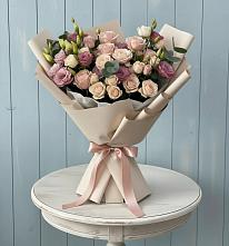 Букет цветов из:  Розы и Лизиантусы в Кингисеппе