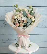Букет цветов из:  Розы и Лизиантусы в Кингисеппе