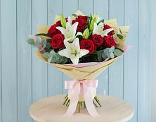 Букет цветов из:  Лилии и Розы в Кингисеппе