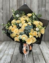 Букет цветов из:  Розы и Лизиантусы в Кингисеппе