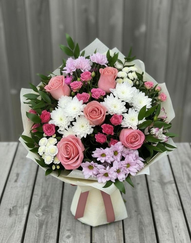 Букет цветов из: Альстромерии, Гвоздики, Розы и Хризантемы в Кингисеппе