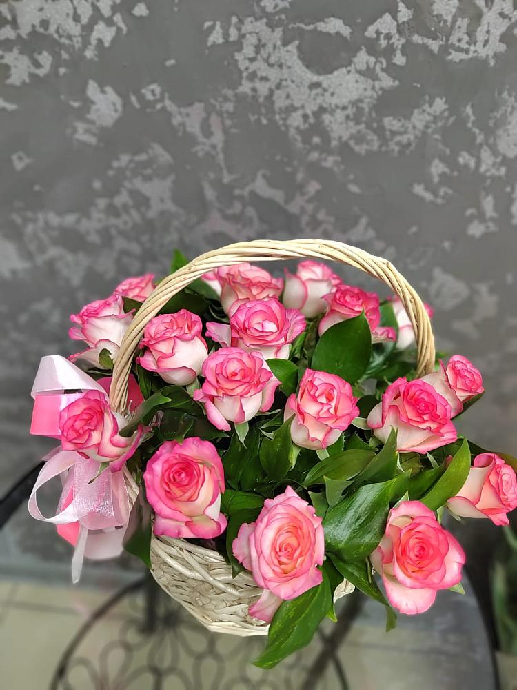 Цветочная композиция из Розы в корзине в Кингисеппе