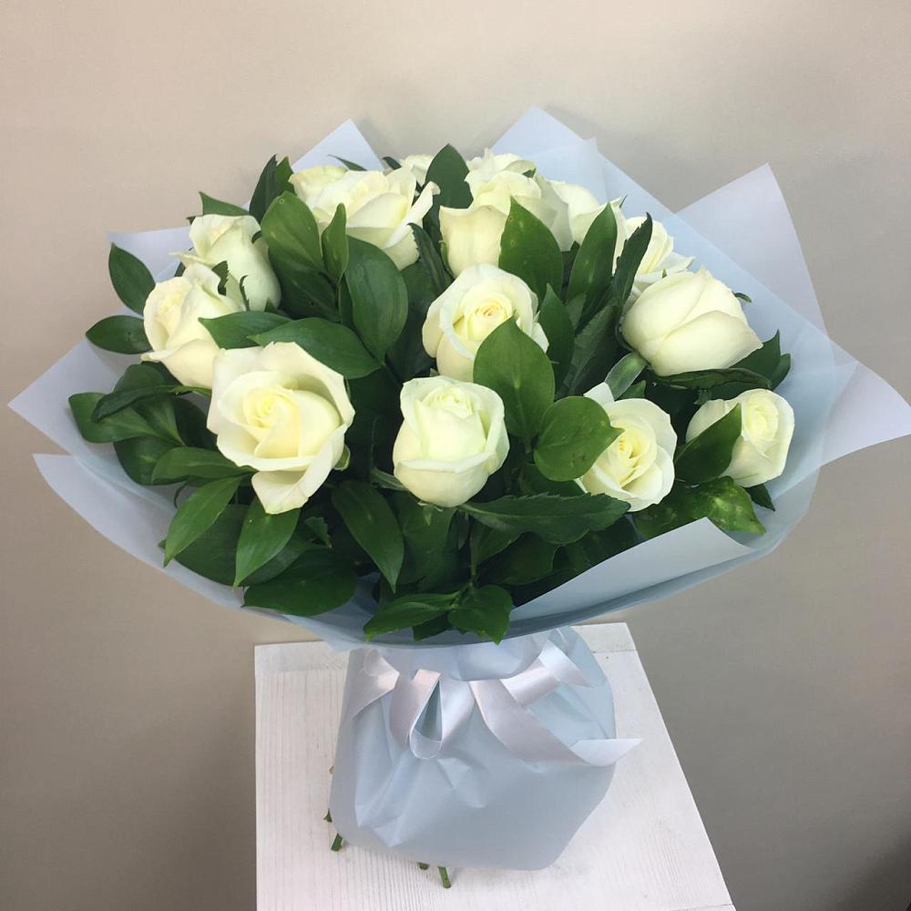 Букет 15 Белых роз Проуд в Кингисеппе