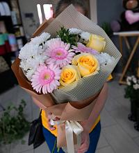 Букет цветов из:  Герберы, Розы и Хризантемы в Кингисеппе