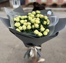 Букет Белые кустовые розы Солинеро в Кингисеппе
