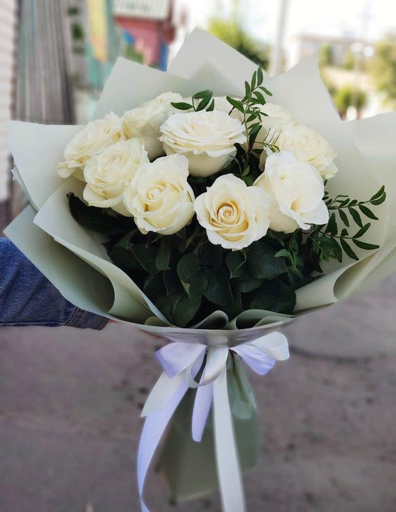 Букет Белые розы Проуд в Кингисеппе