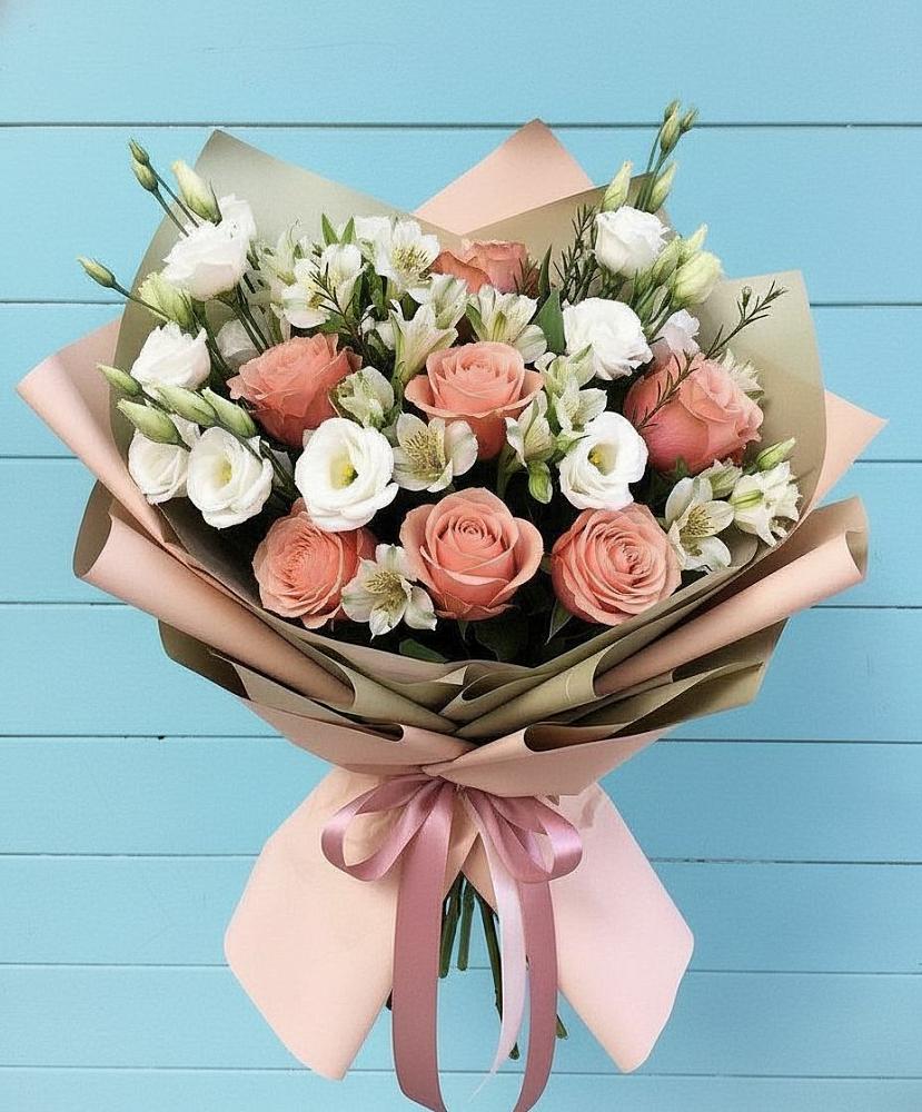 Букет цветов из: Розы, Альстромерии и Лизиантусы в Кингисеппе