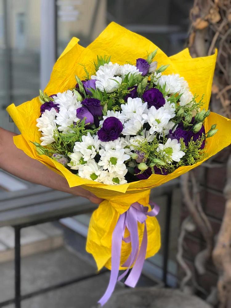 Букет цветов из: Ирисы, Хризантемы и Ромашки в Кингисеппе