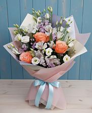 Букет цветов из:  Лизиантусы, Розы, Альстромерии и Гипсофила в Кингисеппе