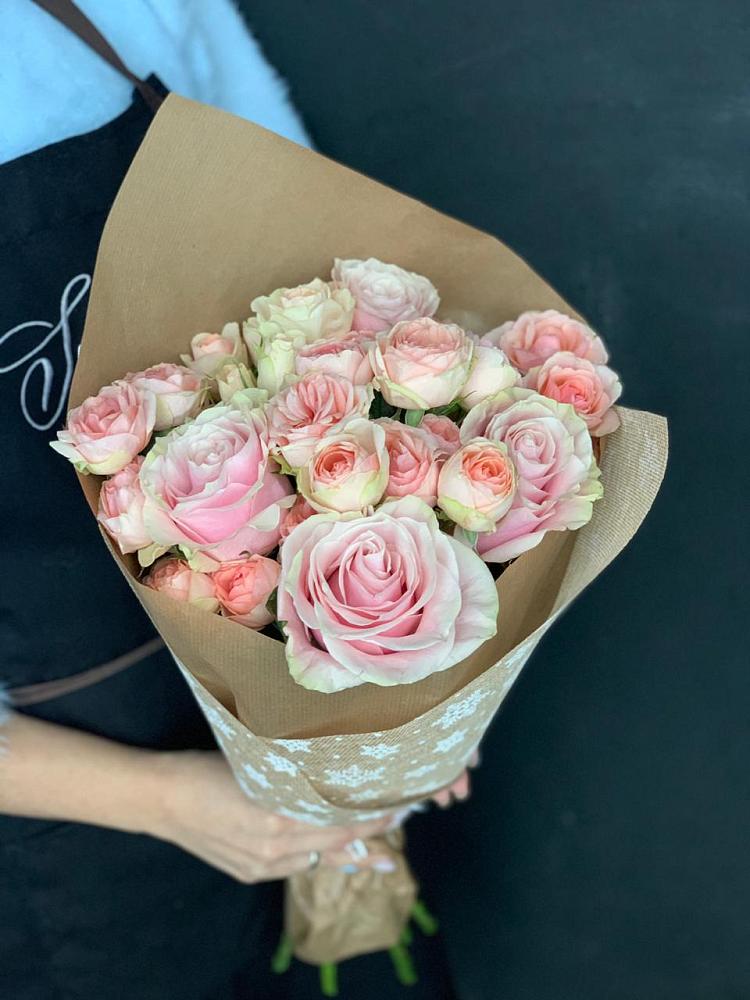 Букет цветов из: Хризантемы и Розы в Кингисеппе