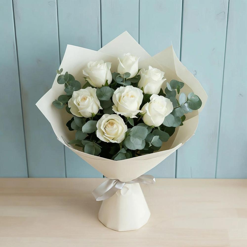 Букет Белые розы в Эвкалипте в Кингисеппе