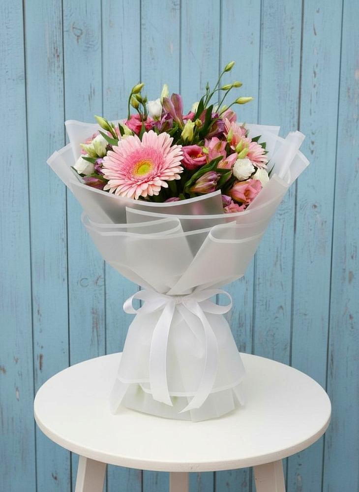 Букет цветов из: Герберы, Альстромерии и Лизиантусы в Кингисеппе