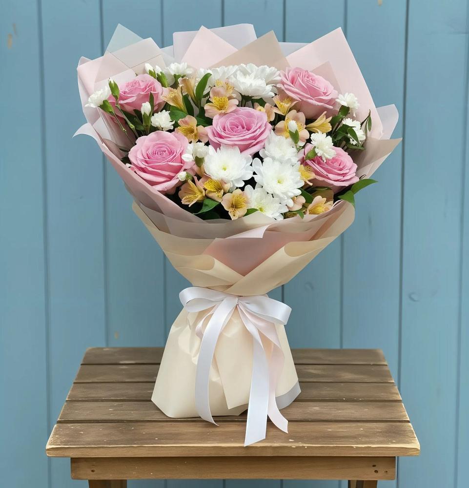 Букет цветов из: Гвоздики, Орхидеи и Розы в Кингисеппе