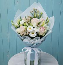 Букет цветов из:  Розы и Лизиантусы в Кингисеппе