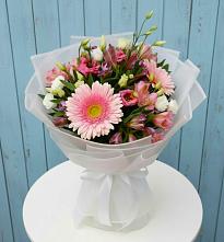 Букет цветов из:  Герберы, Альстромерии и Лизиантусы в Кингисеппе