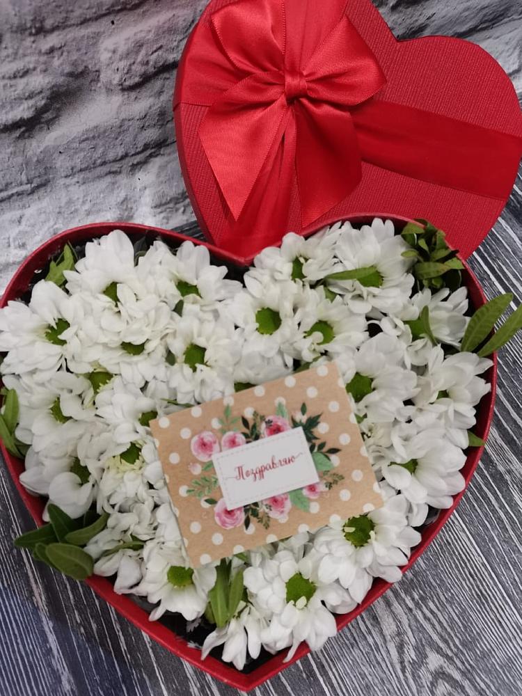 Цветочная композиция из Хризантемы в виде сердца в Кингисеппе