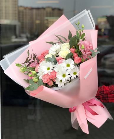 Букет цветов из: Розы, Лизиантусы и Хризантемы в Кингисеппе