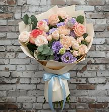 Букет цветов из:  Розы, Лизиантусы и Гвоздики в Кингисеппе